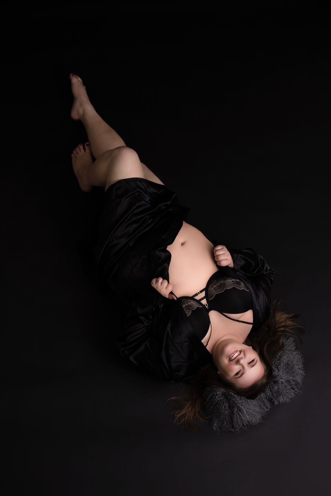 boudoir photo shoot dark vertical blog
