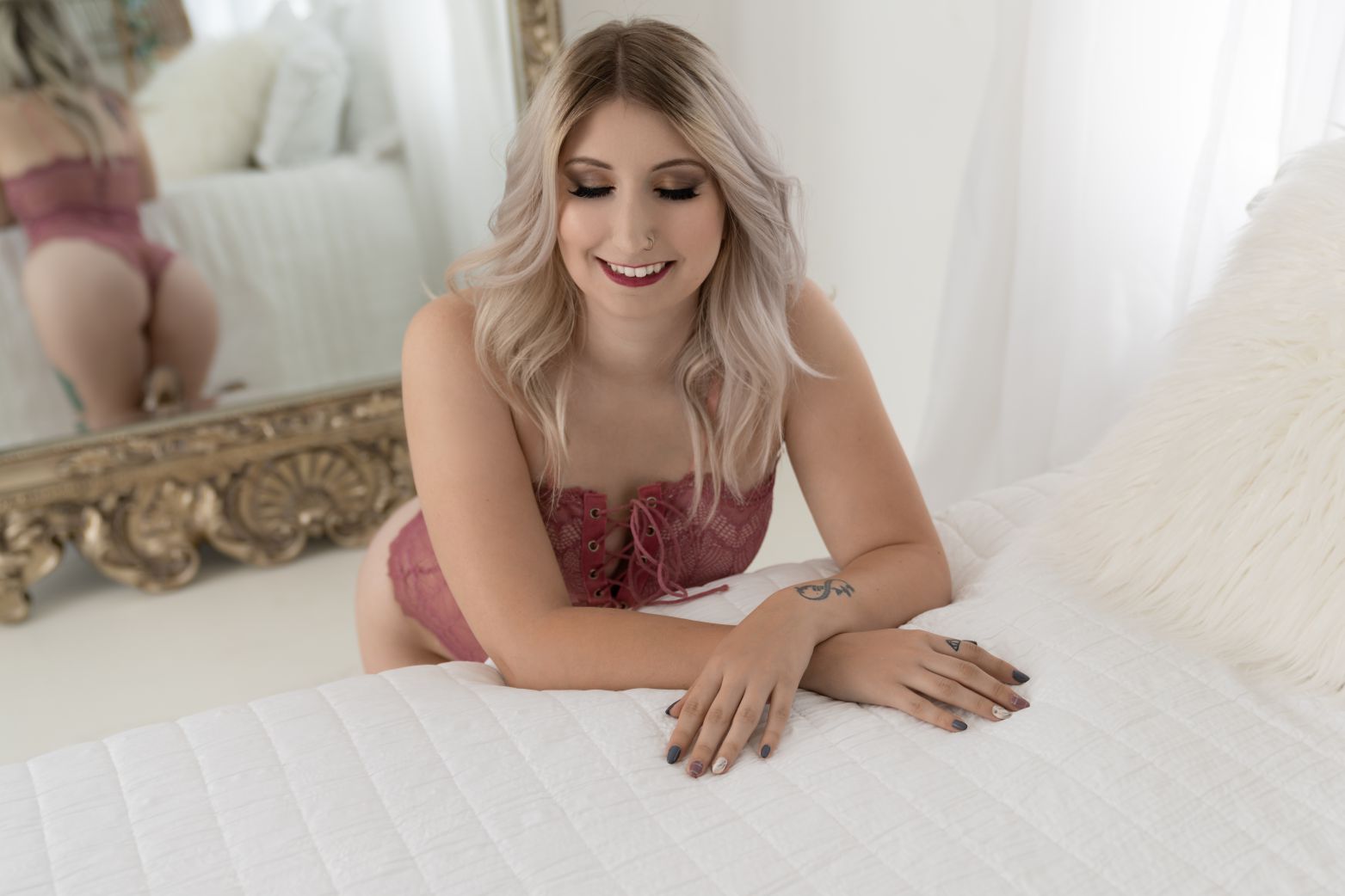 Intimate Boudoir Photoshoot Women mirror and bed